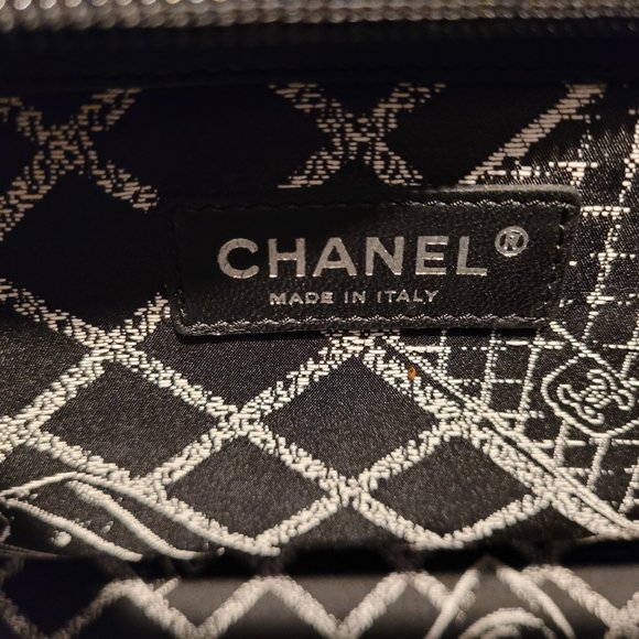 Chanel Calfskin Shopping Bag Black & White XX Large - Picture 4 of 7